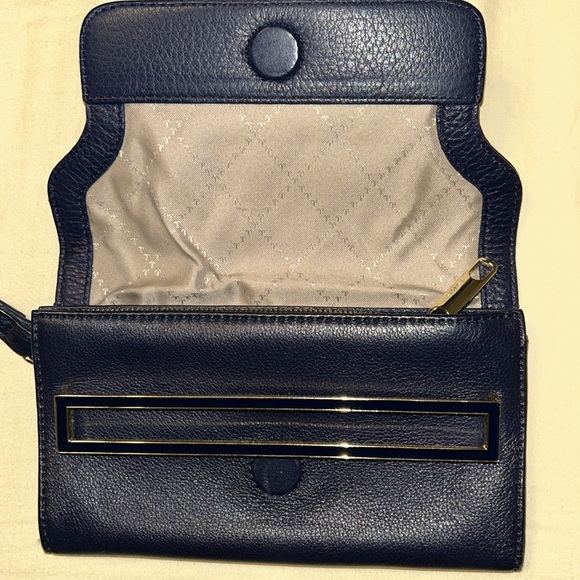 Talbots Leather Wristlet. - Picture 5 of 8